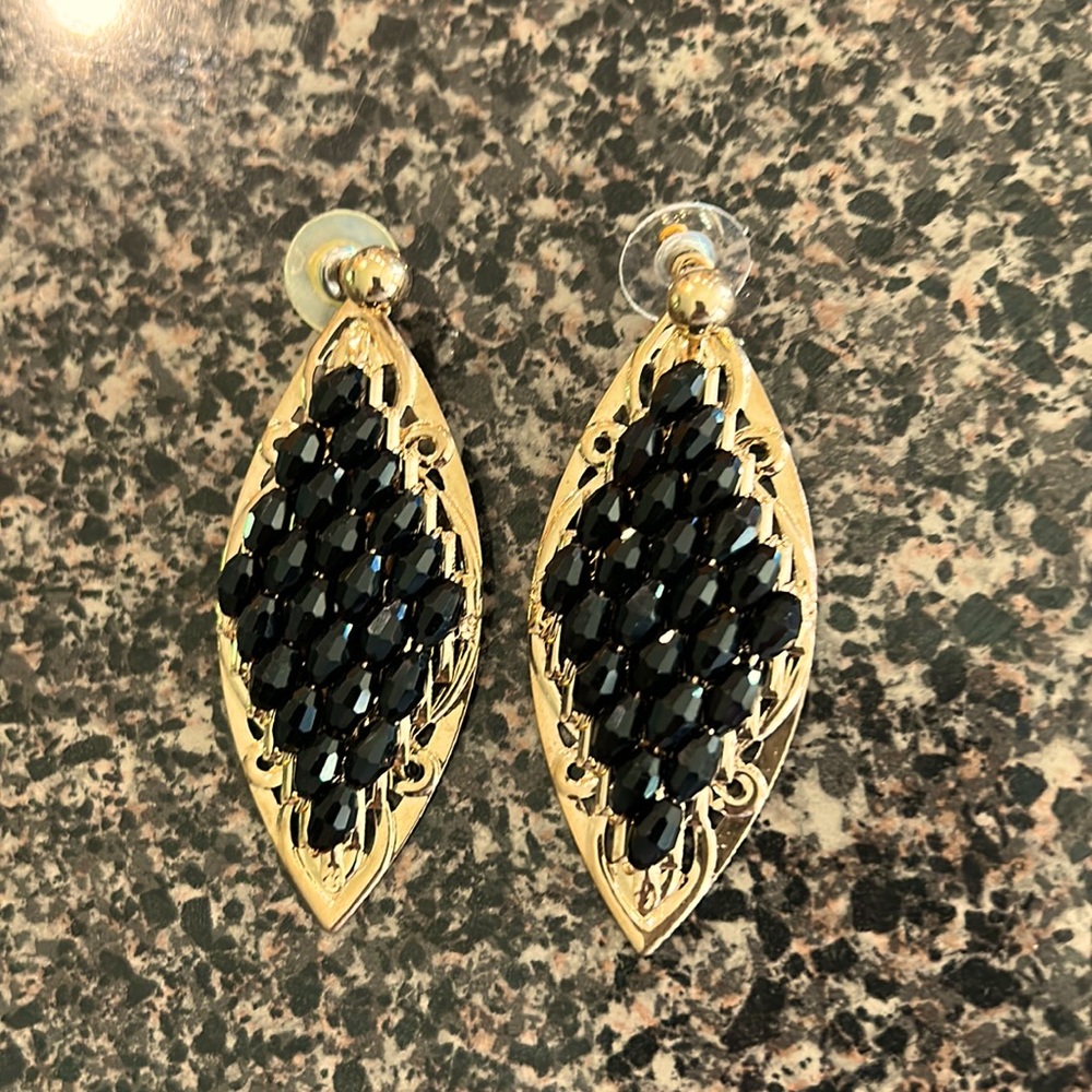 Black and gold earrings - Picture 1 of 3